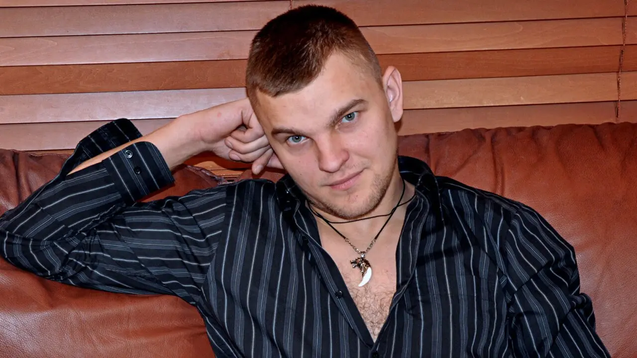 Join JoyStrongBoy’s Live Webcam Show