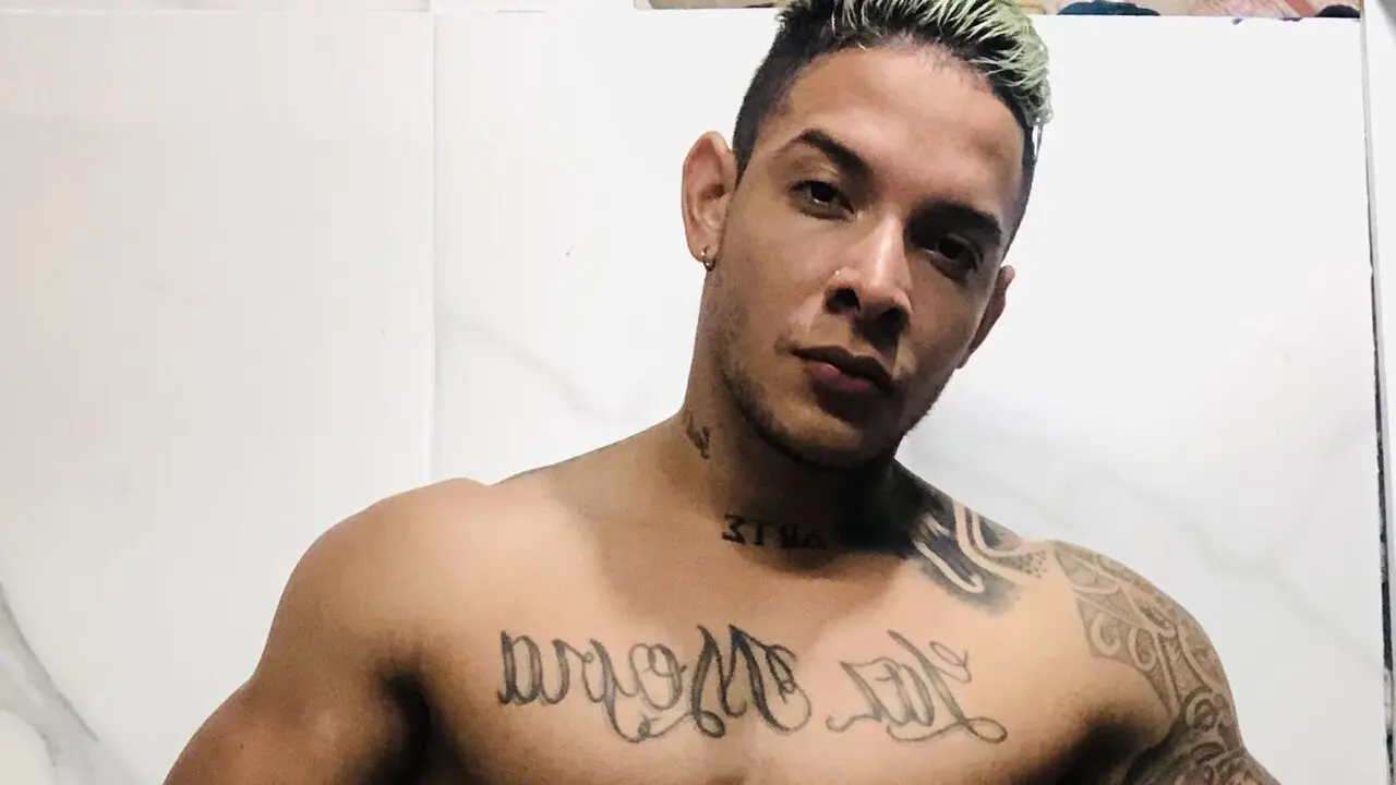 Join JuanMejia’s Live Webcam Show