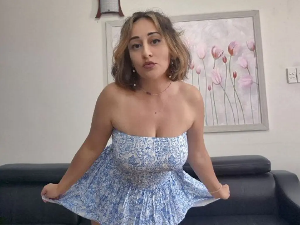 Join KamillaAlmas’s Live Webcam Show