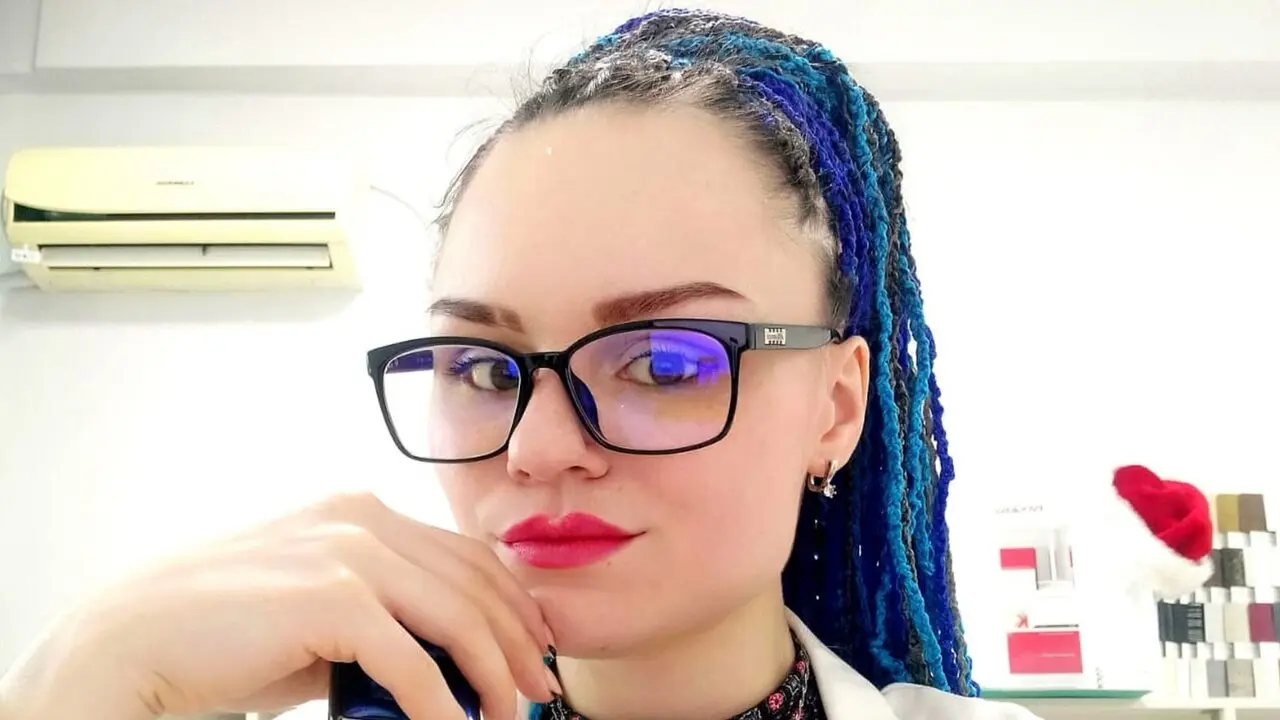 Join KelliSauer’s Live Webcam Show
