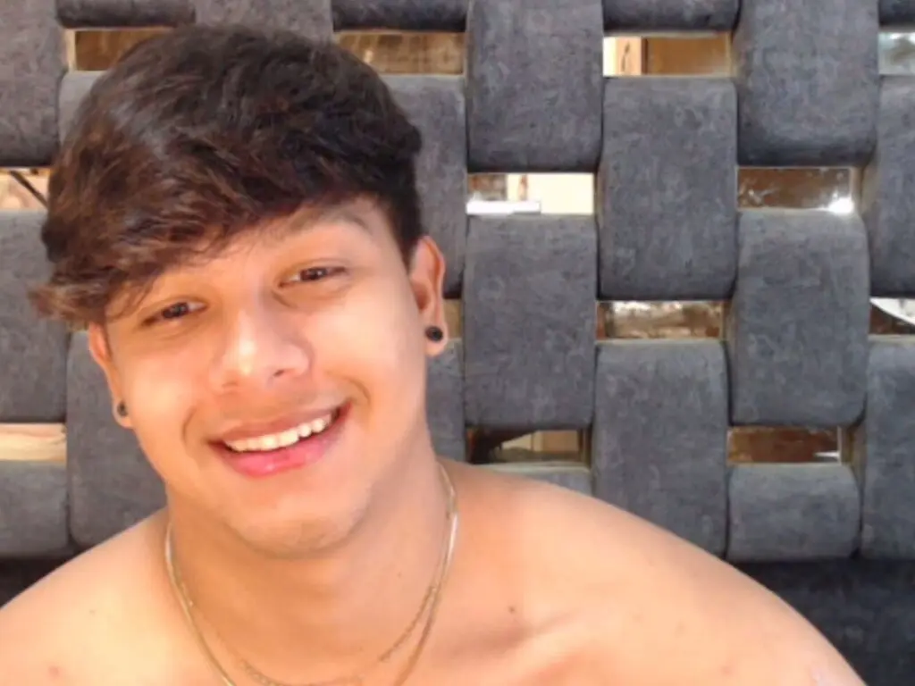 Join KevinThobias’s Live Webcam Show