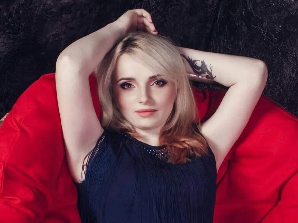 Join KristinAllison’s Live Webcam Show