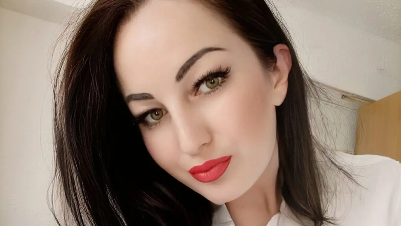 Join LadyaVanessa’s Live Webcam Show