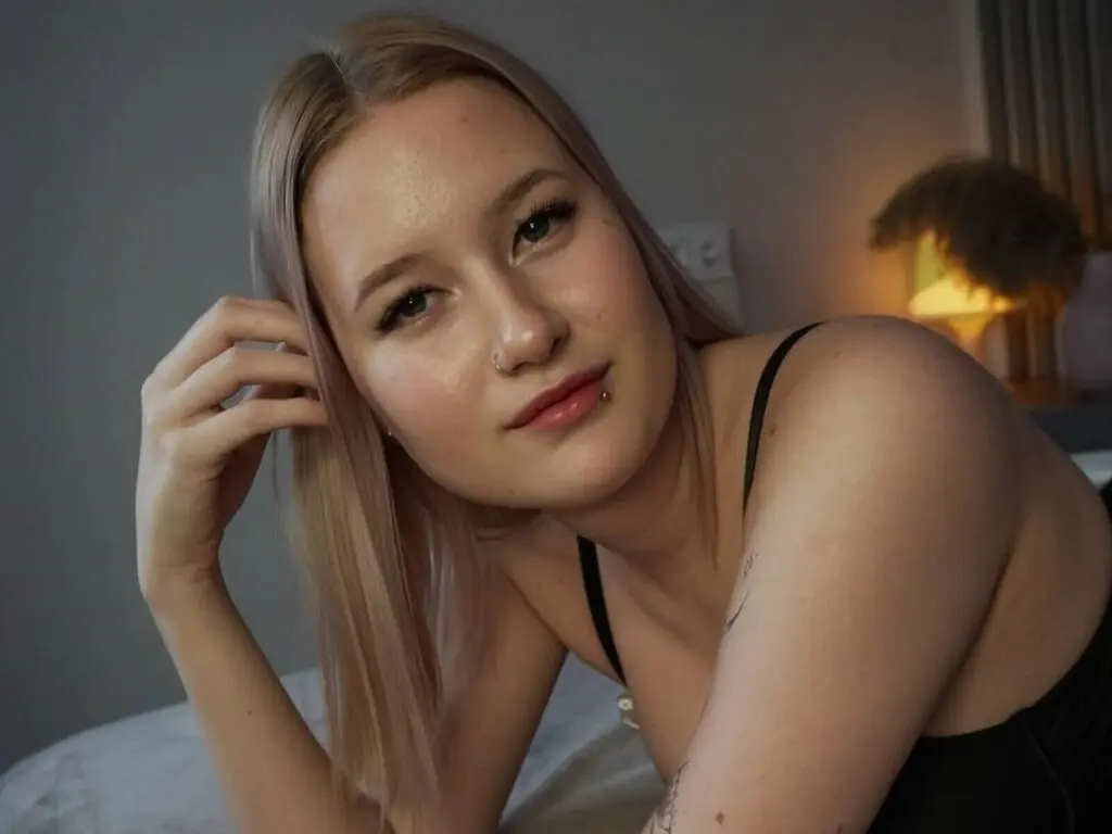 Join LeiaDavis’s Live Webcam Show