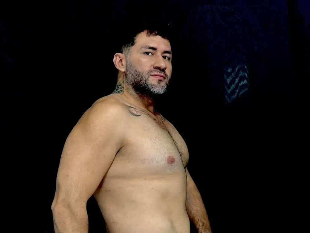 Join LeoInferno’s Live Webcam Show