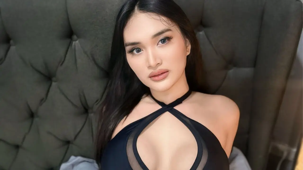 Join LeonorSilva’s Live Webcam Show
