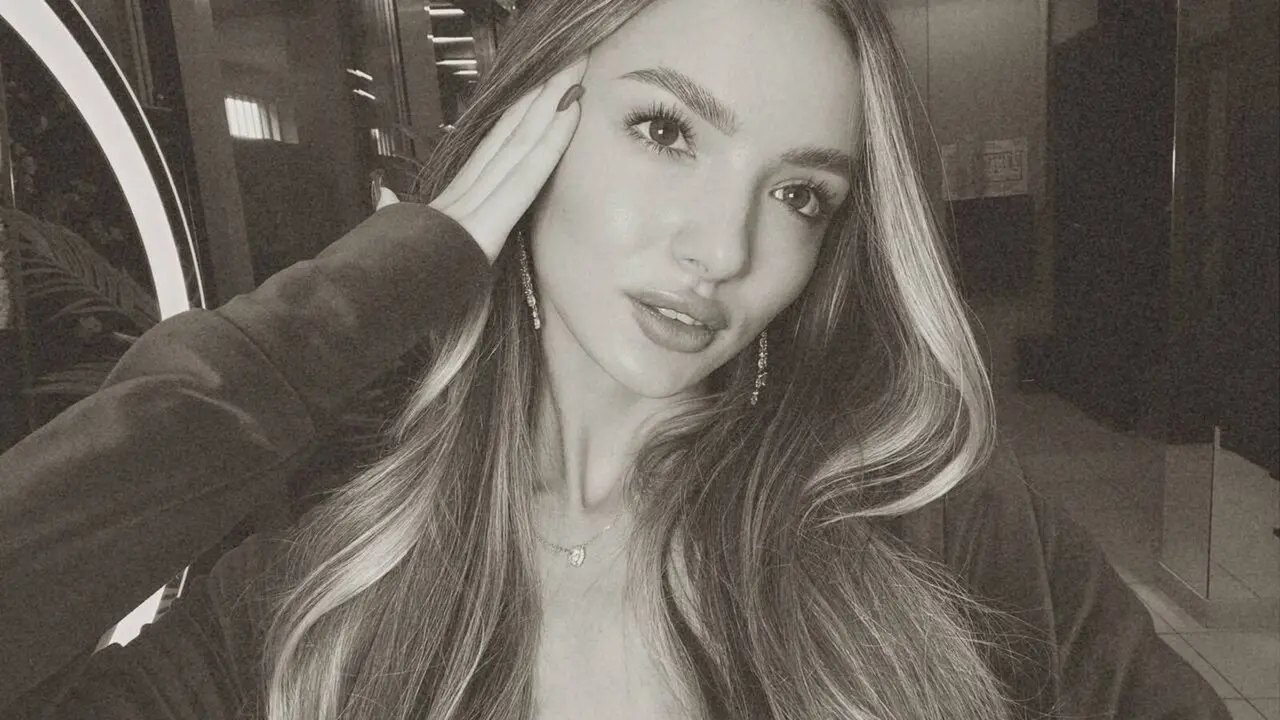 Join LexiBerg’s Live Webcam Show