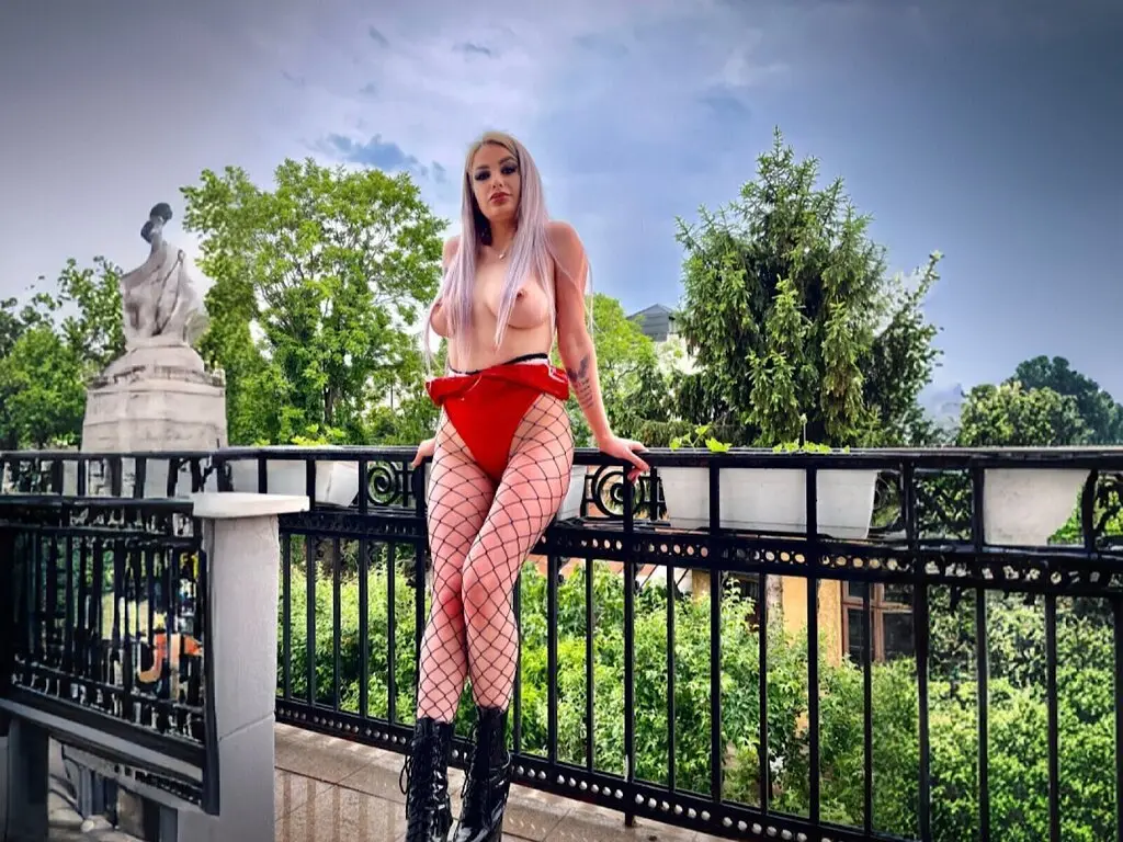 Join LexiWilld’s Live Webcam Show