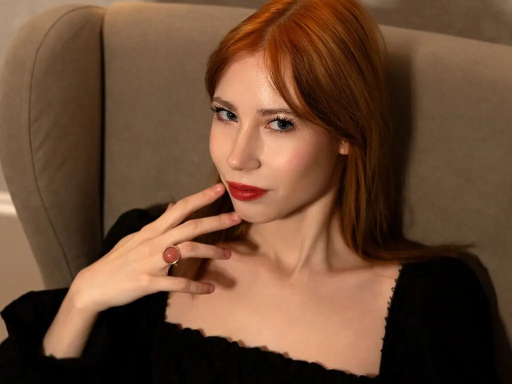 Join LillieBennet’s Live Webcam Show