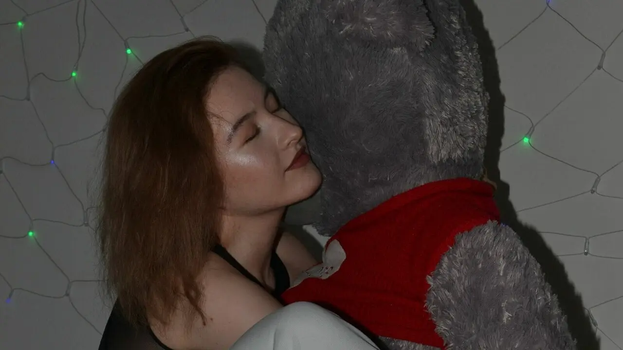Join LilyFolly’s Live Webcam Show