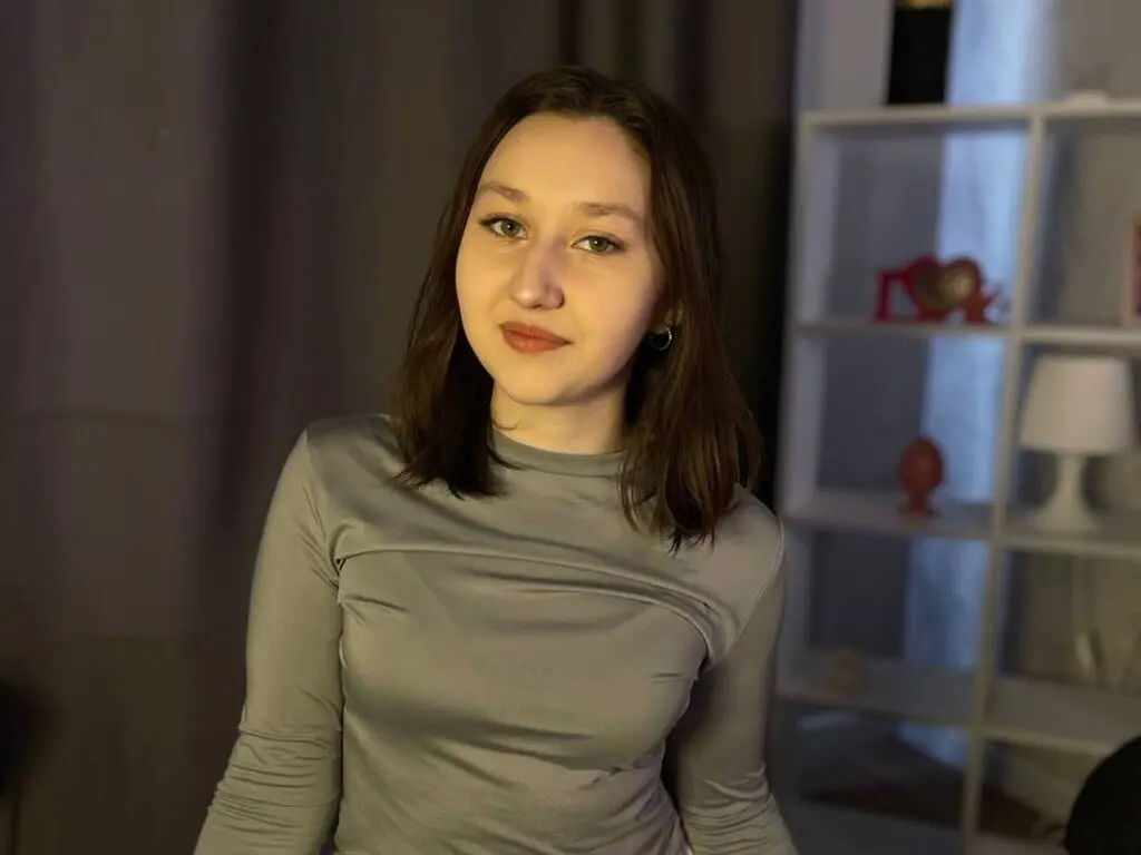 Join LindaOlson’s Live Webcam Show