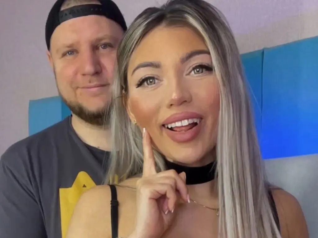 Join LindyAndAndy’s Live Webcam Show