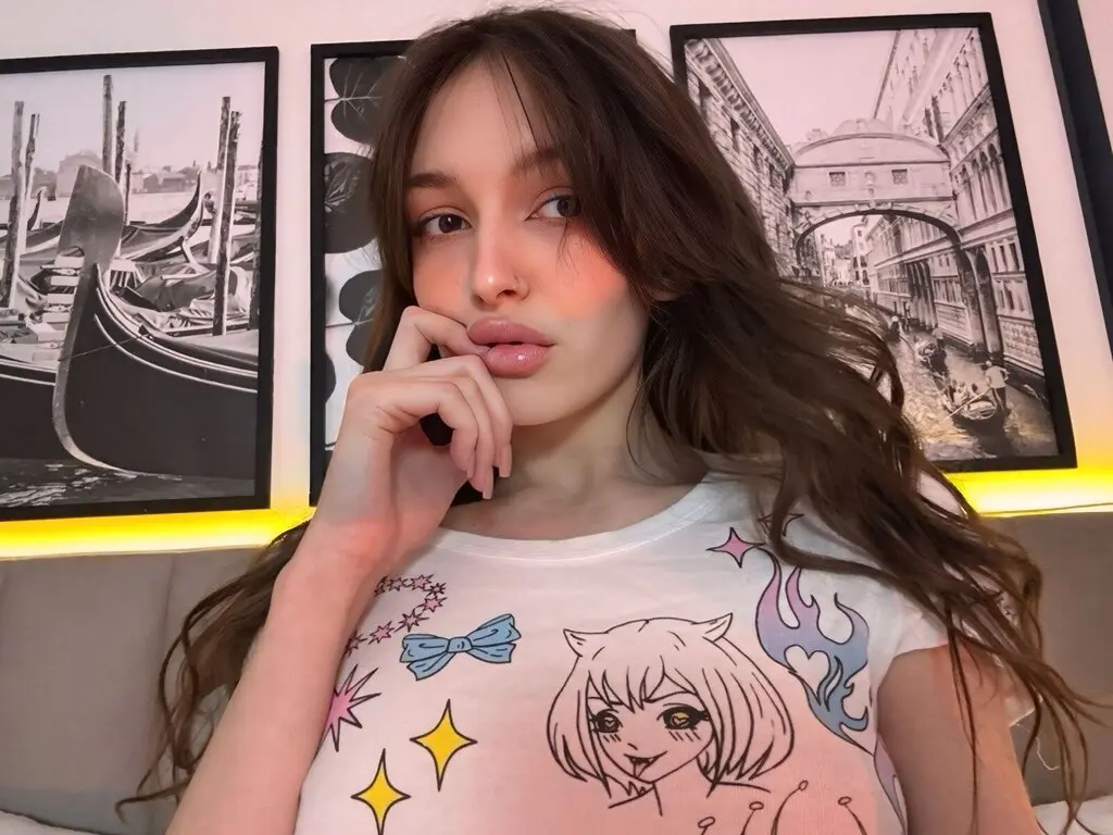 Join LisaMilne’s Live Webcam Show