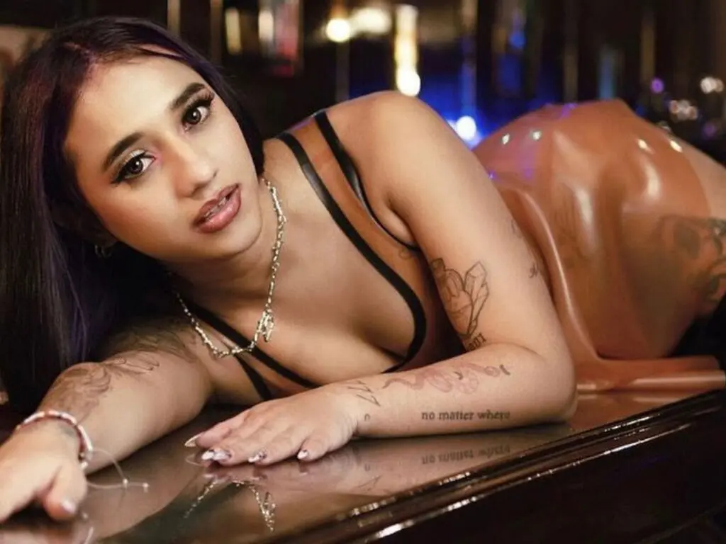 Join LisaNoback’s Live Webcam Show