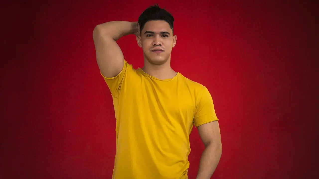 Join LouisDeLaTorres’s Live Webcam Show