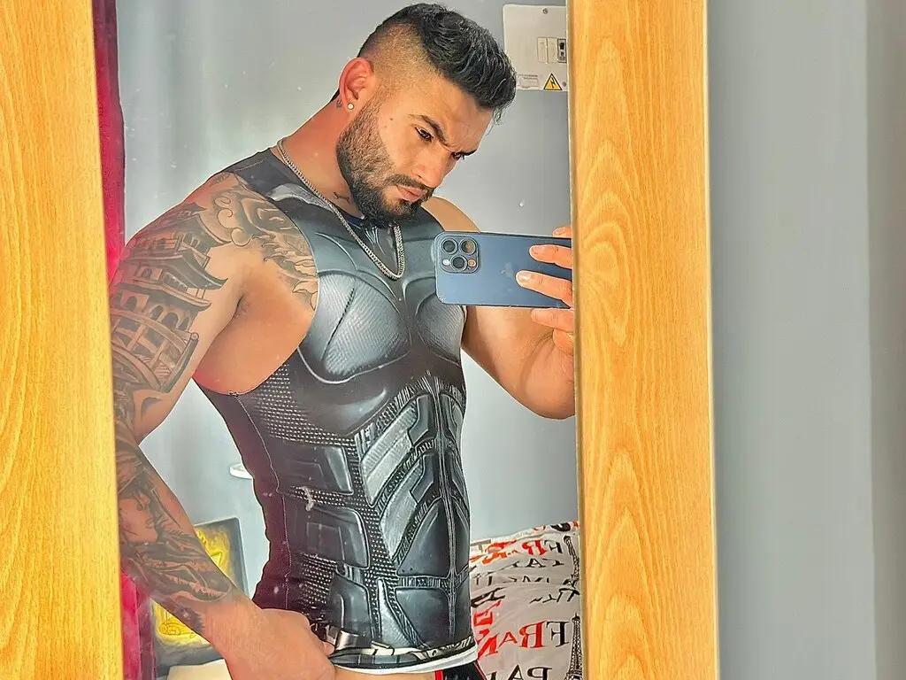 Join LucasSimons’s Live Webcam Show