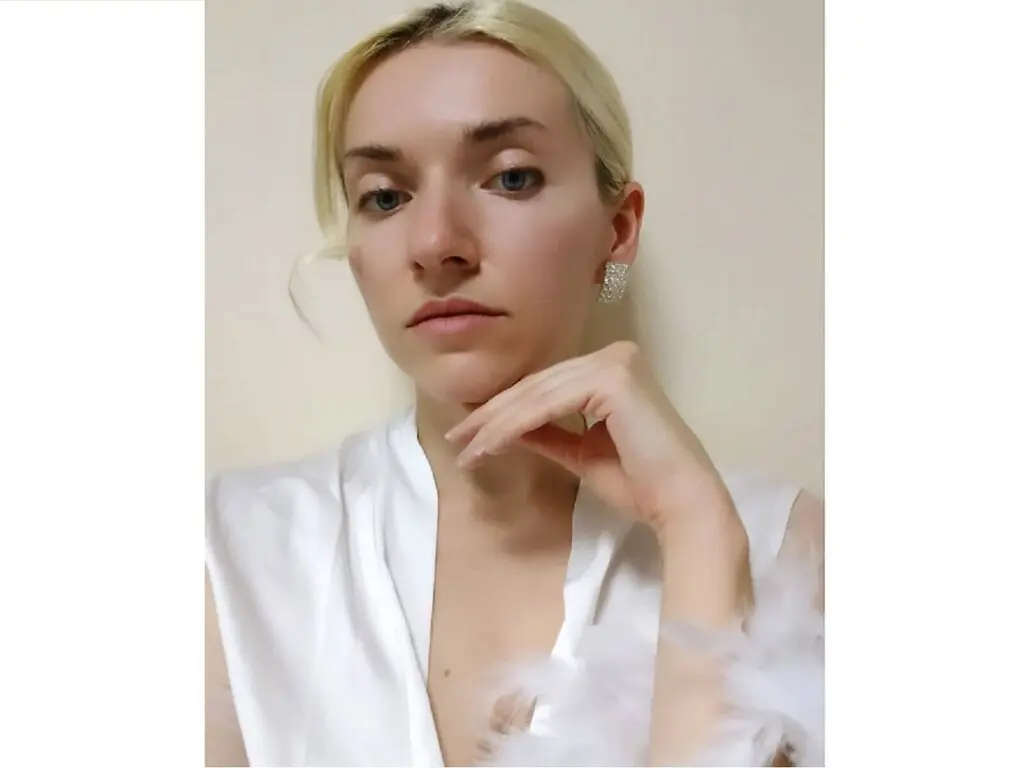 Join LuciaMartorell’s Live Webcam Show