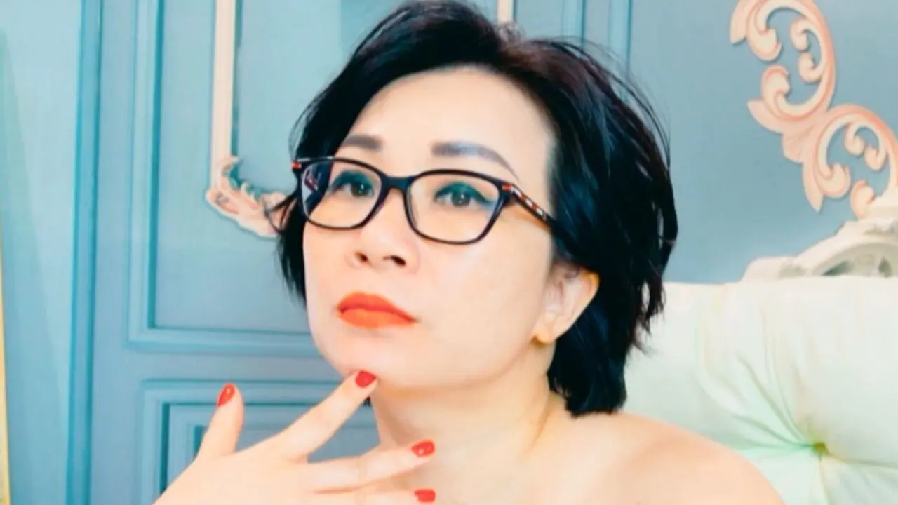 Join LucianaMecacci’s Live Webcam Show