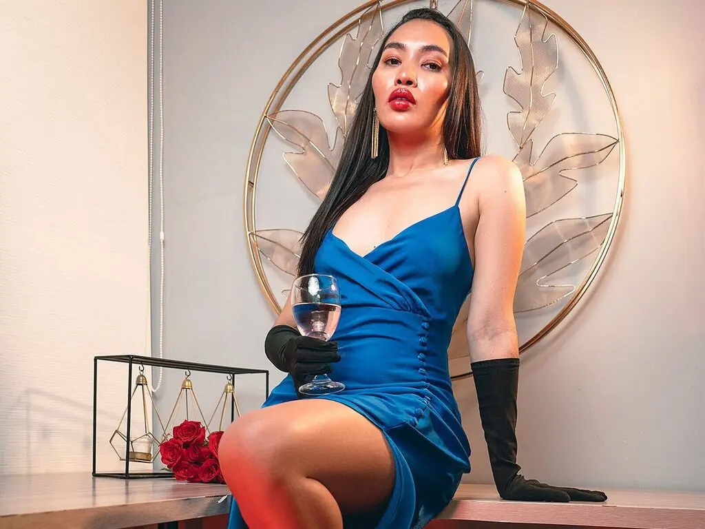 Join LucyKimlee’s Live Webcam Show