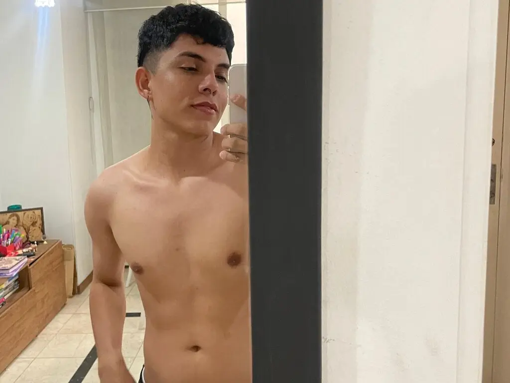 Join LukasDiaz’s Live Webcam Show