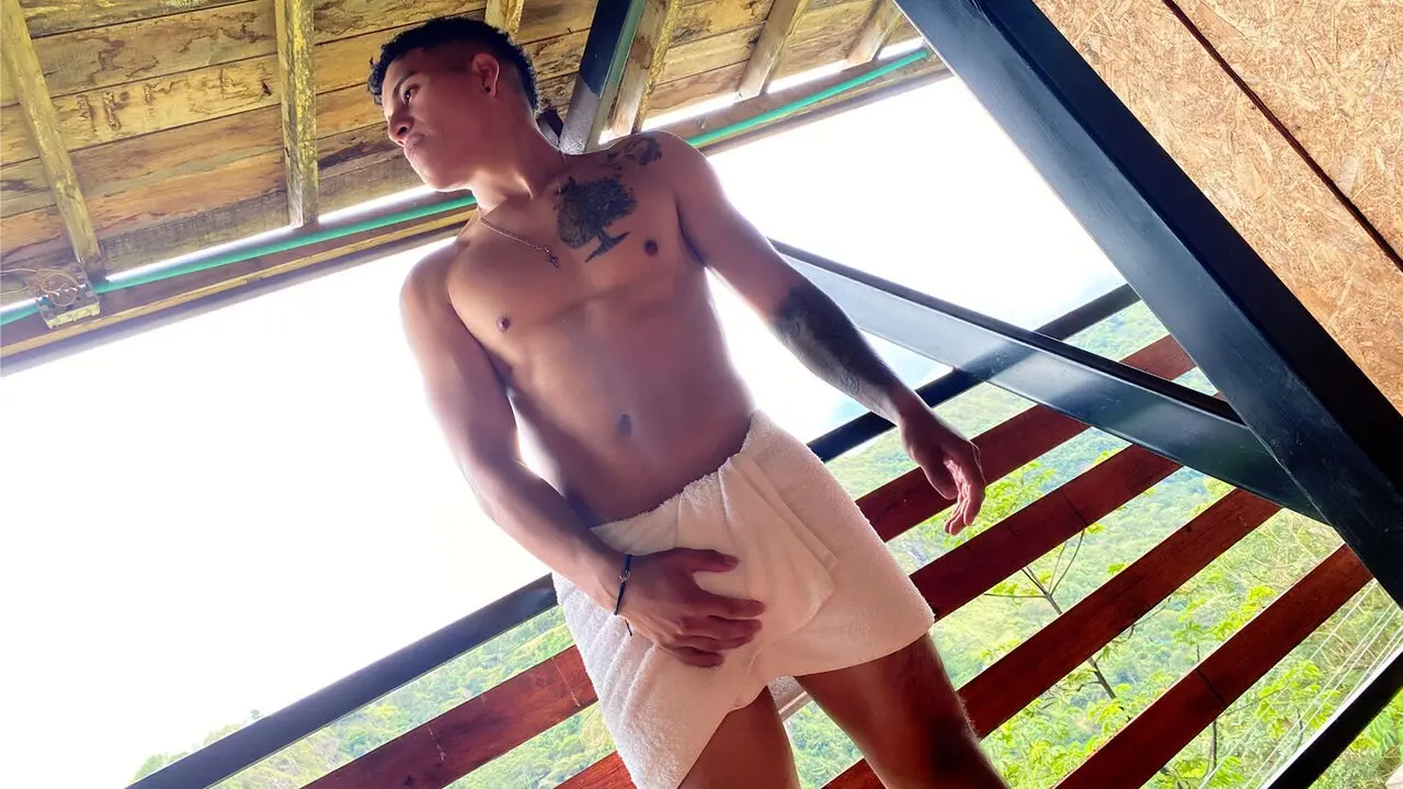 Join LukeGrace’s Live Webcam Show
