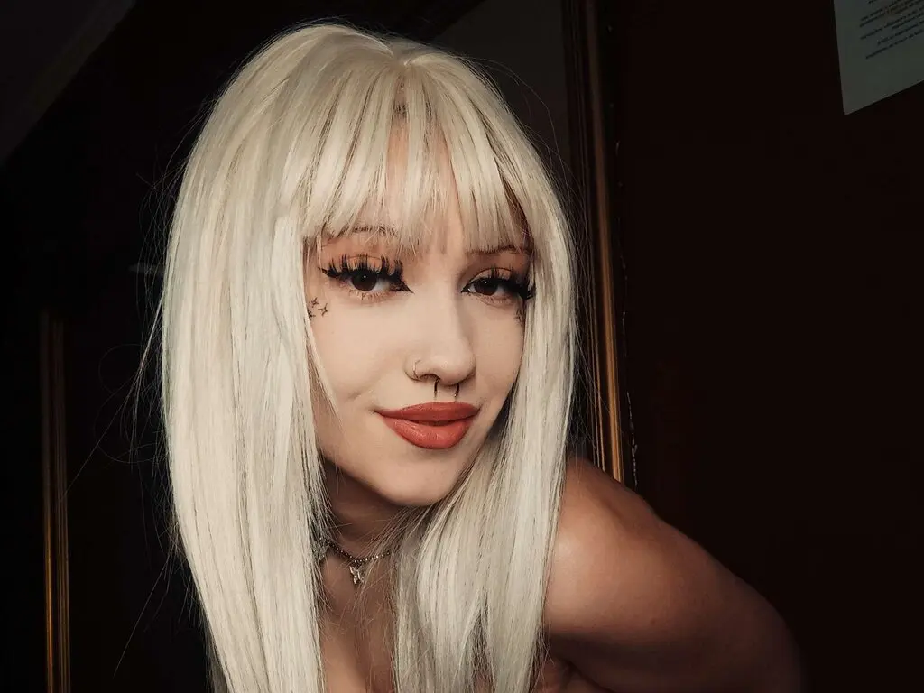Join LunaGoth’s Live Webcam Show