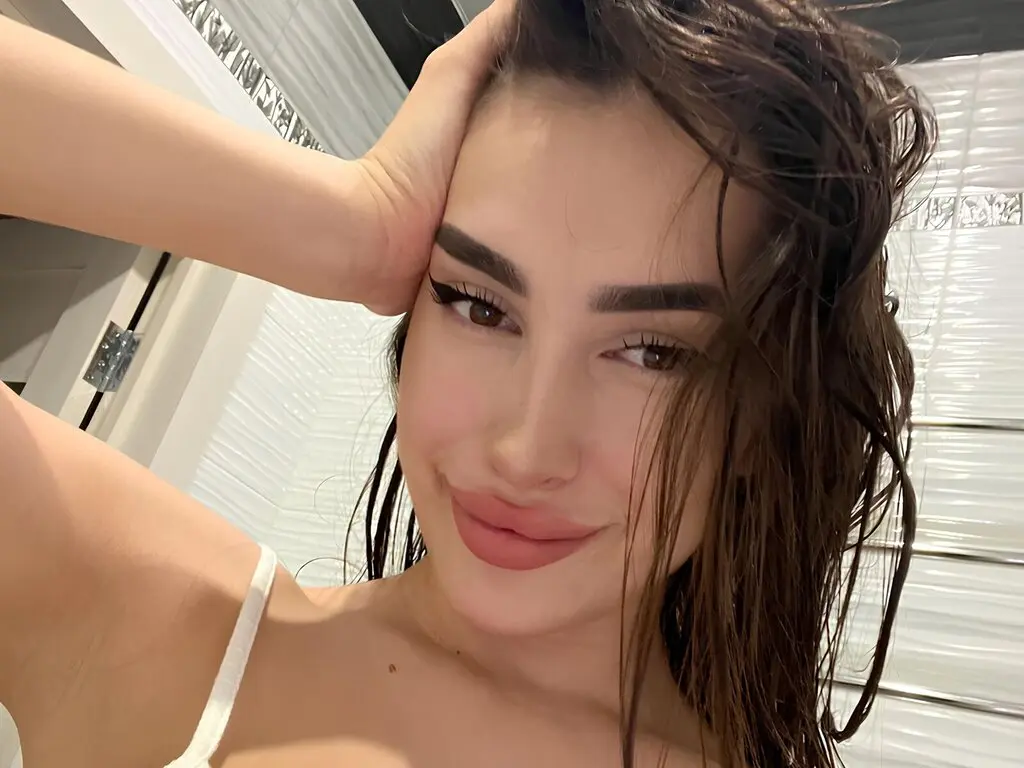 Join LunaMu’s Live Webcam Show