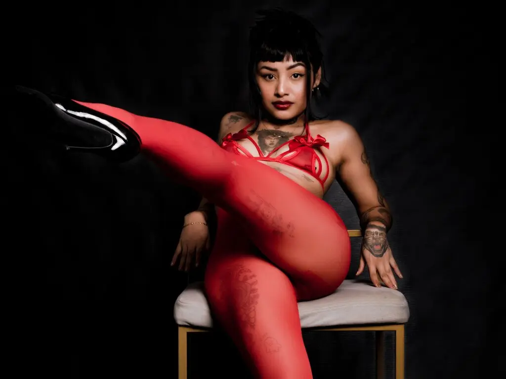 Join LunaOdette’s Live Webcam Show
