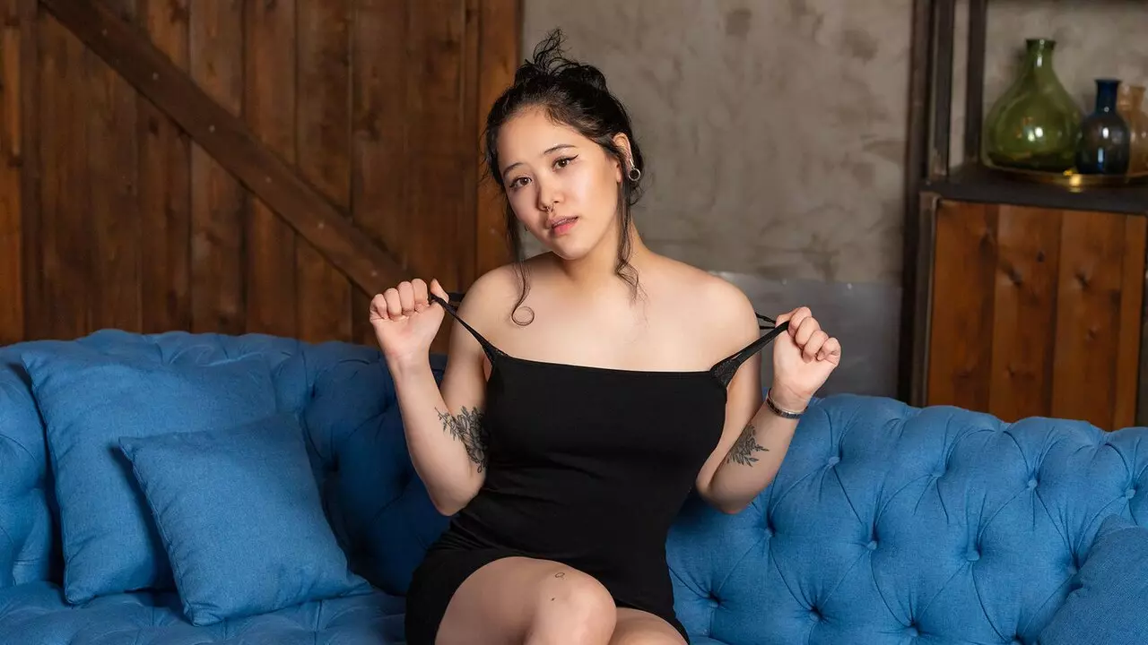 Join MabelWilson’s Live Webcam Show