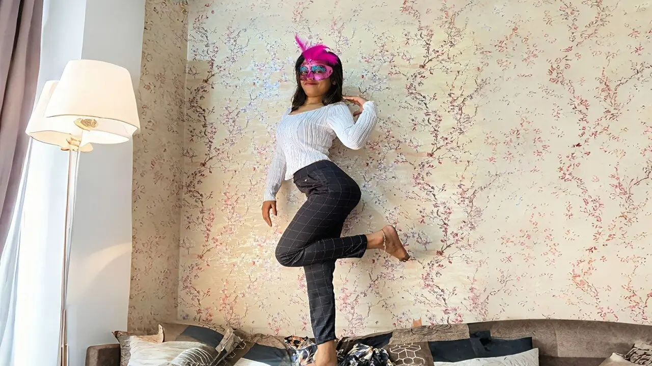 Join MahiraKhan’s Live Webcam Show