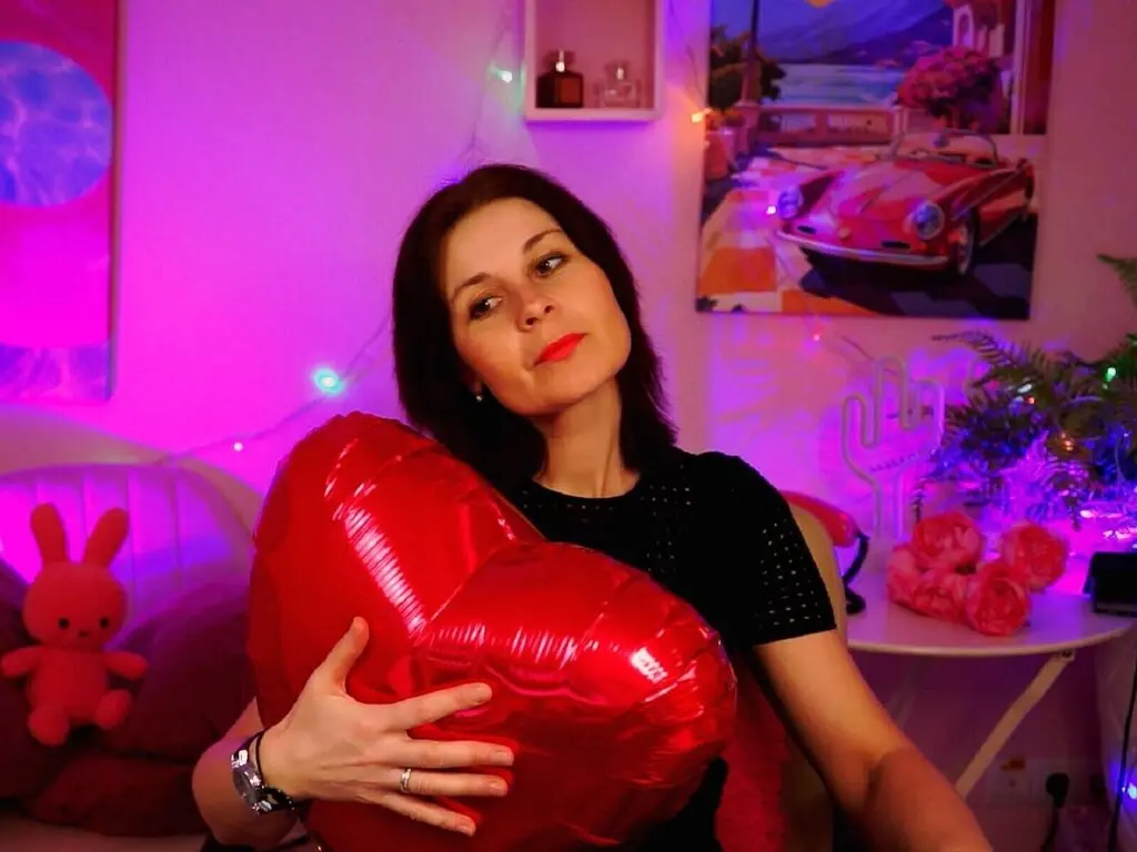 Join MarenaCastro’s Live Webcam Show