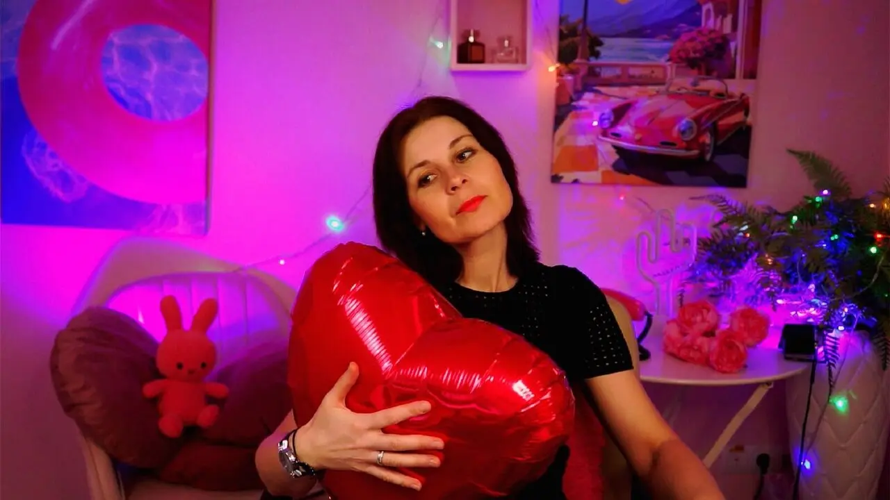 Join MarenaCastro’s Live Webcam Show