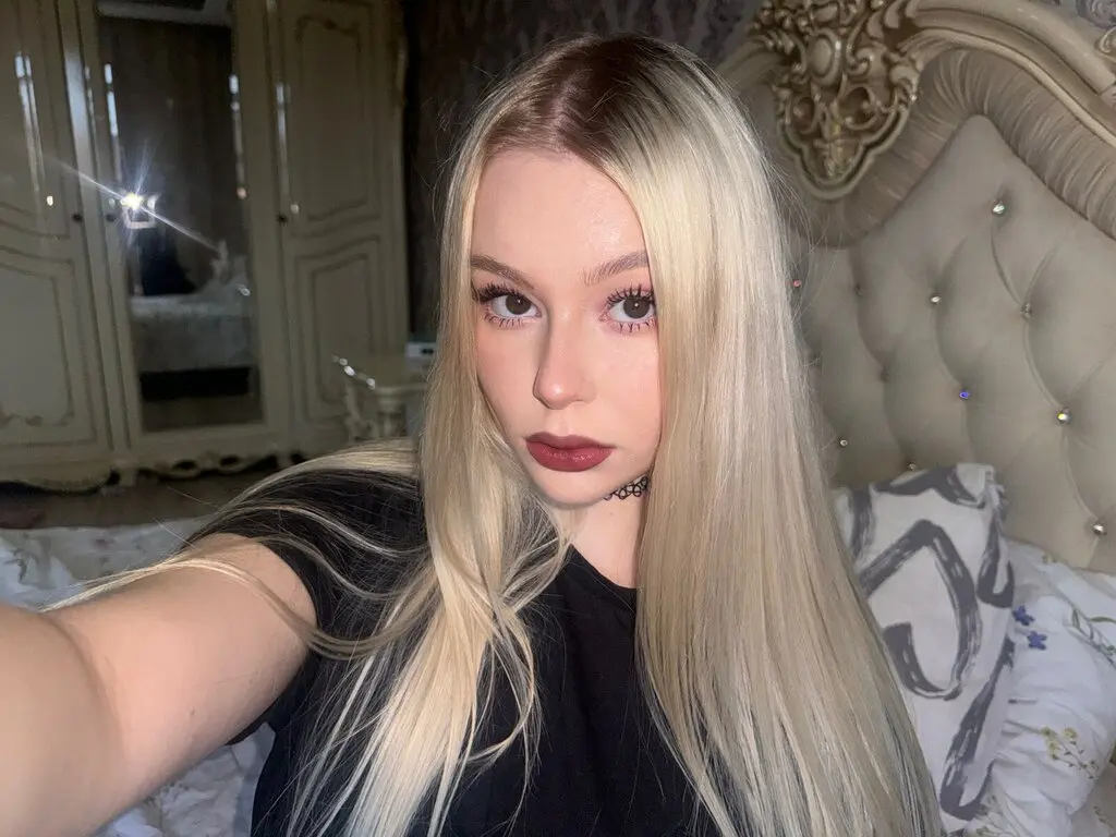 Join MariMilton’s Live Webcam Show