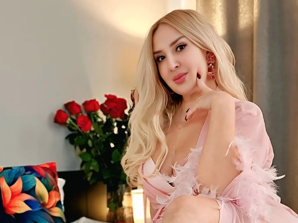 Join MariaRichi’s Live Webcam Show