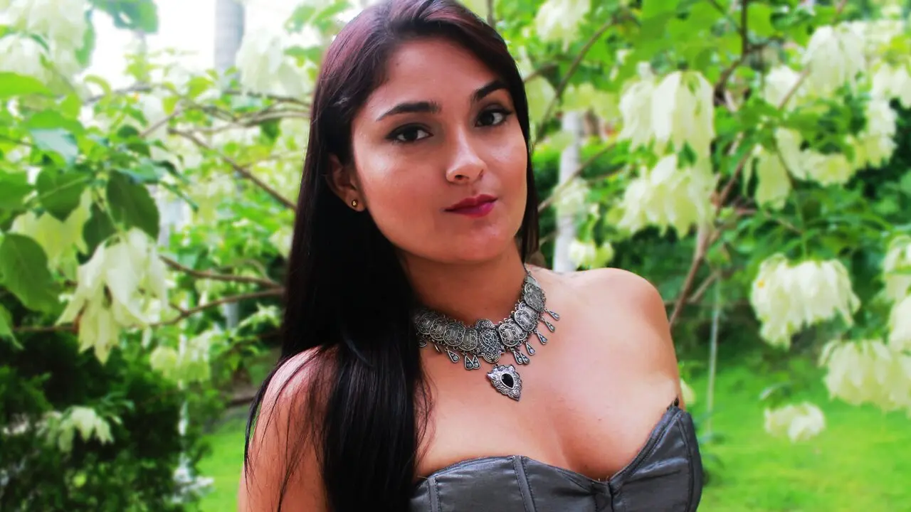 Join MarianaHotLover’s Live Webcam Show