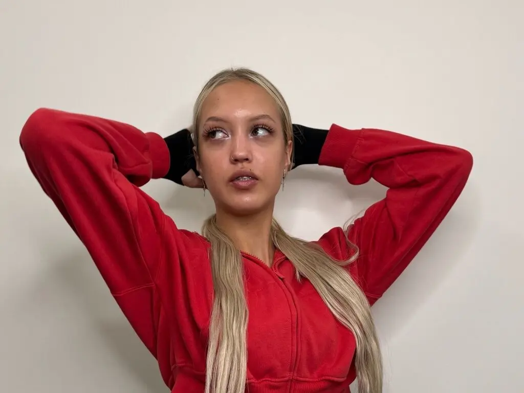 Join MarjoryDavidek’s Live Webcam Show