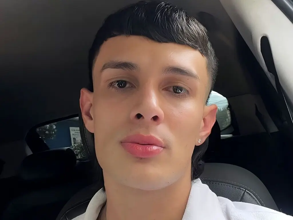 Join MatthewLewis’s Live Webcam Show