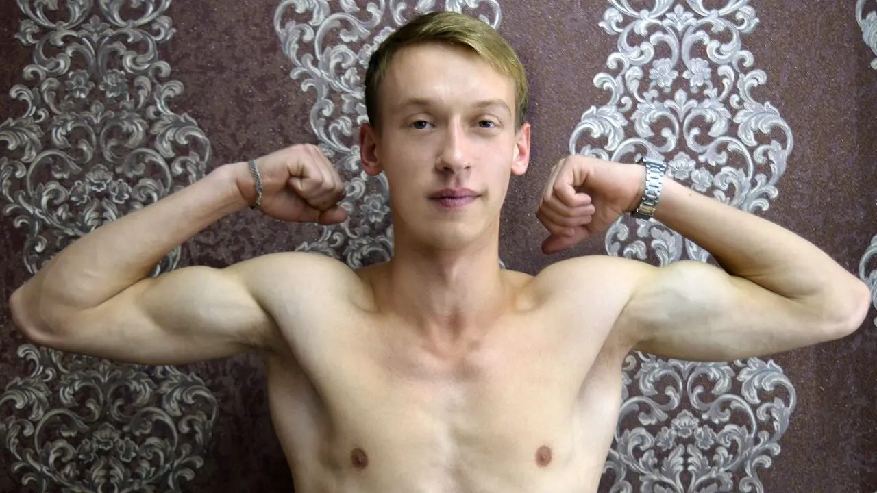 Join MaxReadyToPlay’s Live Webcam Show