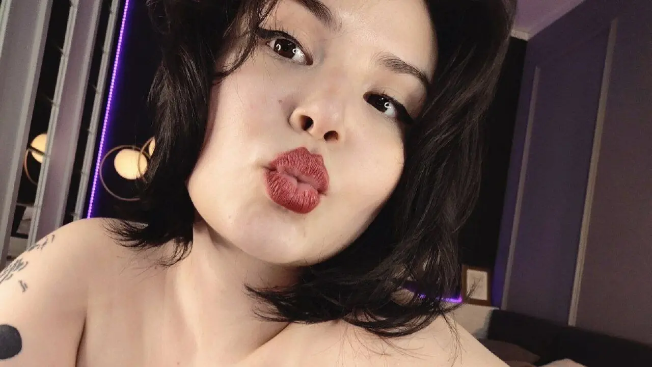 Join MayaMyers’s Live Webcam Show