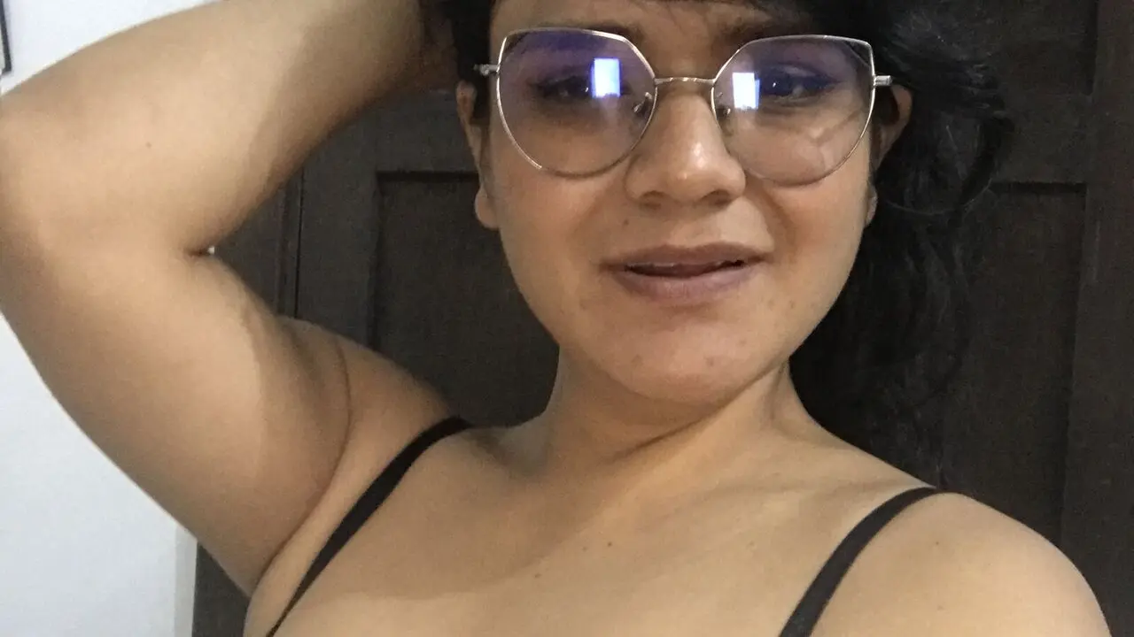 Join MelissaUchiha’s Live Webcam Show