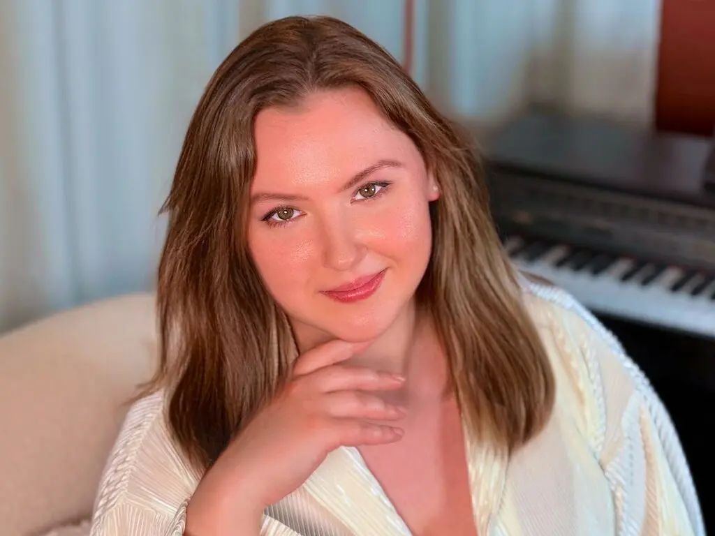 Join MelodyMore’s Live Webcam Show