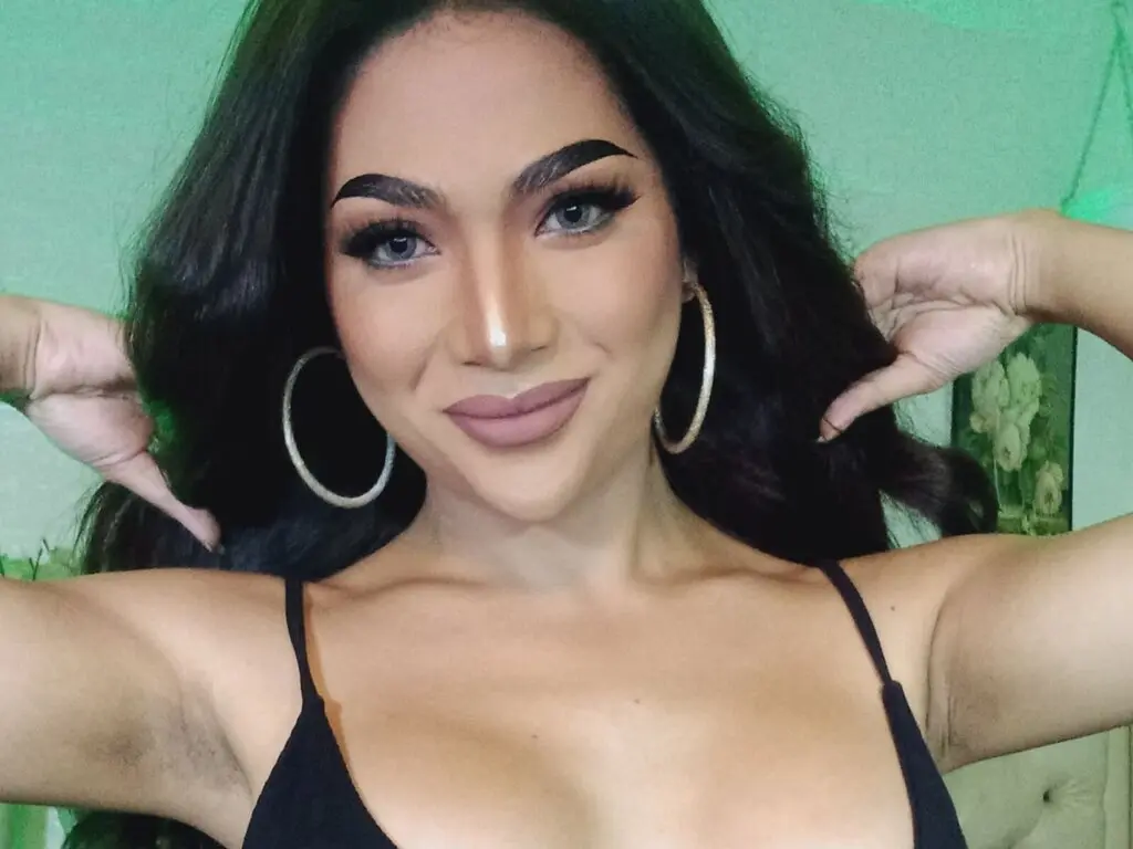 Join MikaWilson’s Live Webcam Show