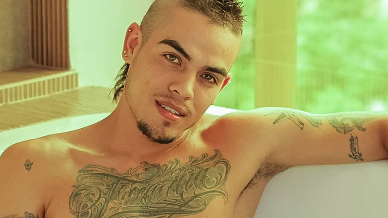 Join MikeeScooth’s Live Webcam Show