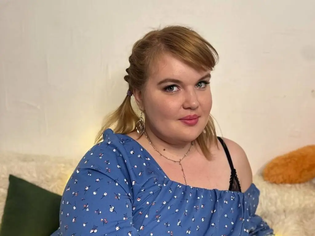 Join MilaLile’s Live Webcam Show