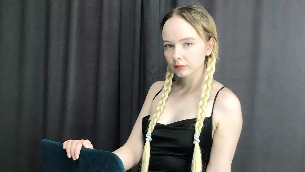 Join MilaSinty’s Live Webcam Show