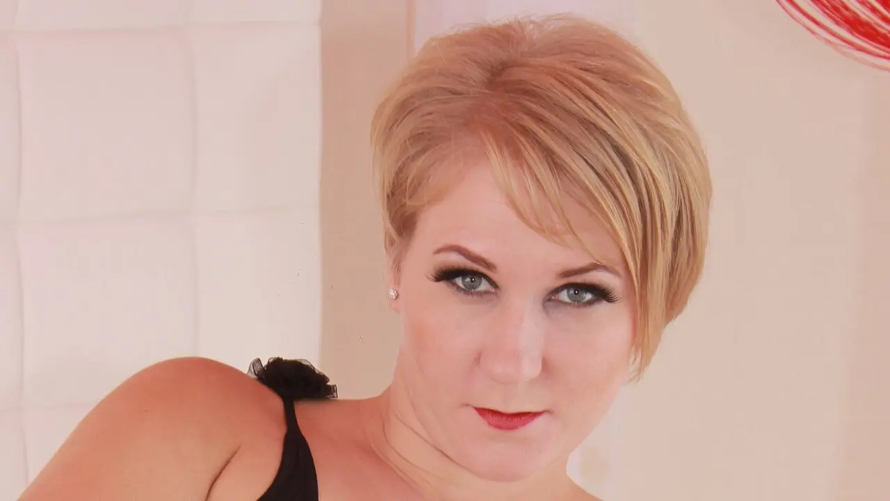 Join MilenaFun’s Live Webcam Show