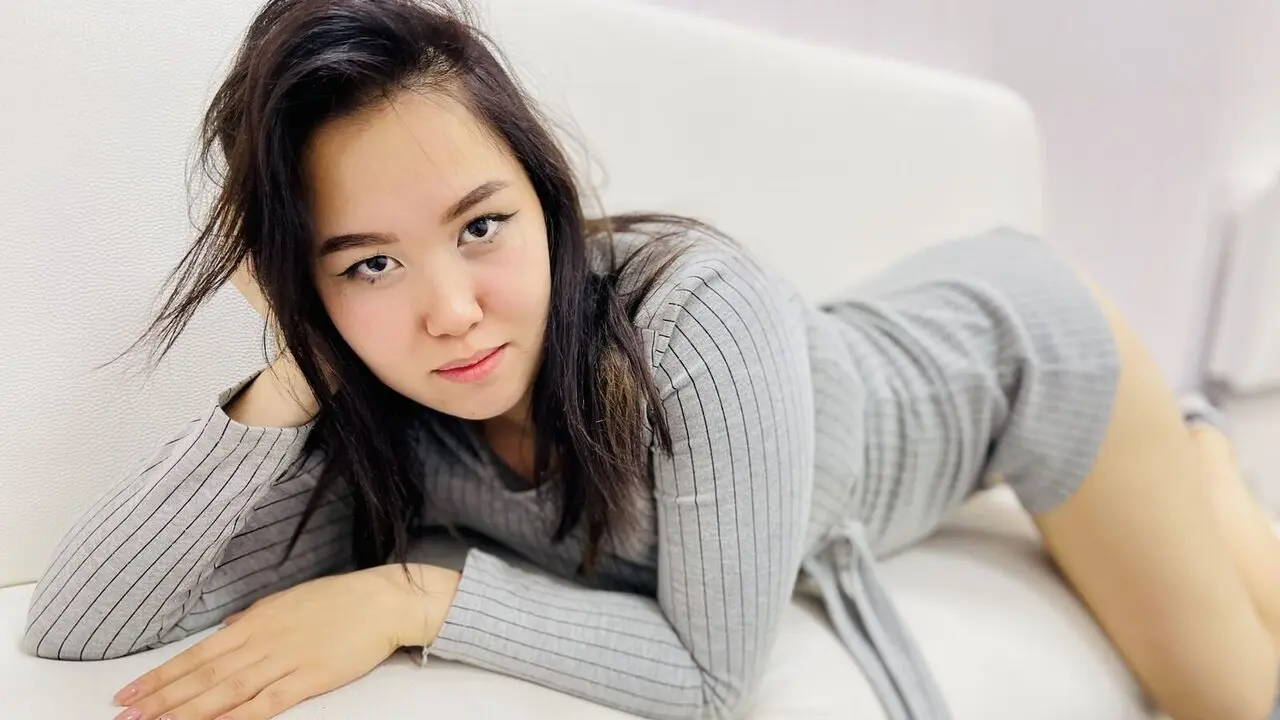 Join MilennaPearl’s Live Webcam Show