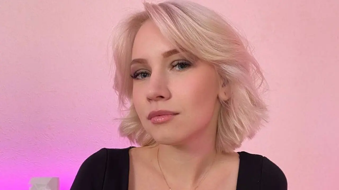 Join MillyBrawn’s Live Webcam Show