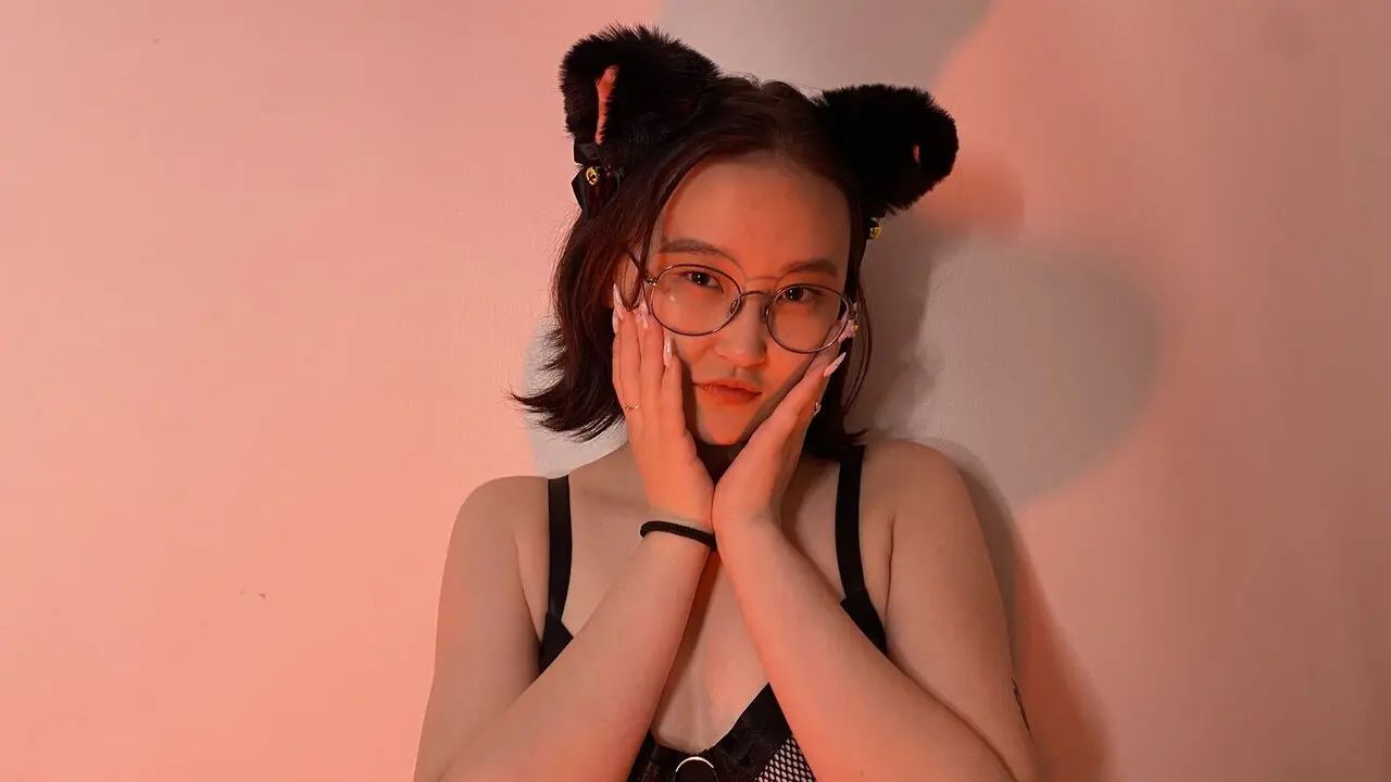 Join MiyakoMori’s Live Webcam Show