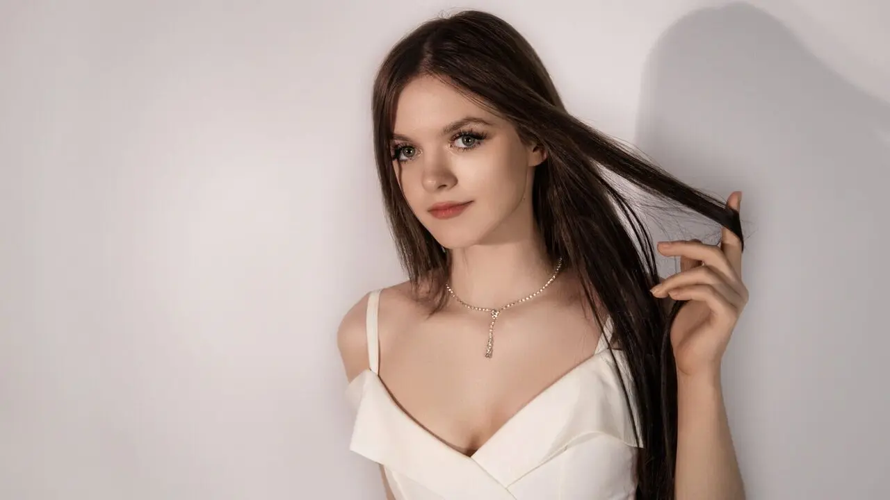 Join MollyKeith’s Live Webcam Show